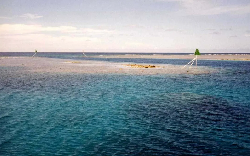 Tokyo Express catamaran at Lady Musgrave Island